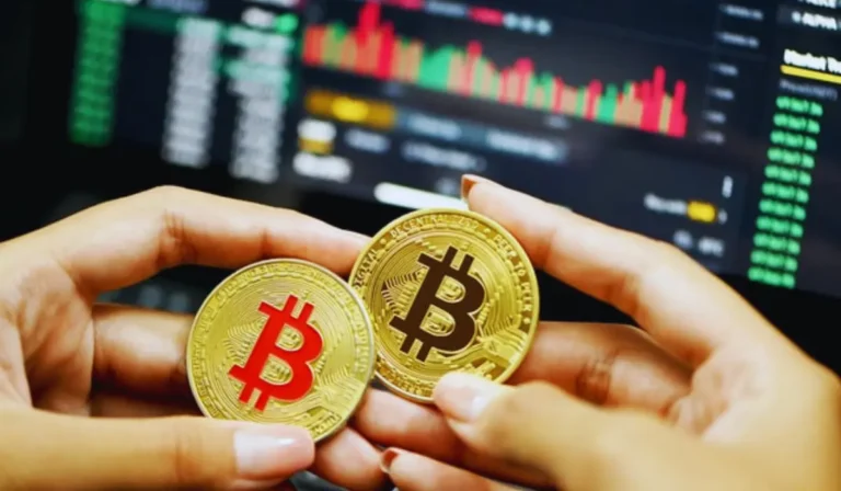 Grafica della criptovaluta con rete blockchain decentralizzata e connessioni digitali globali tra nodi.